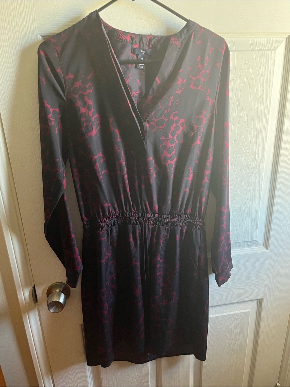 GAP Black Dress with Burgundy Print - V-Neck Long Sleeve
